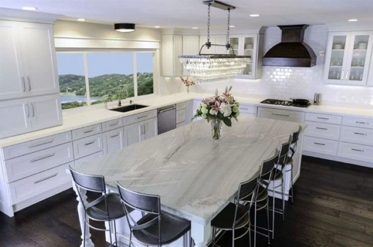 Nuage Quartzite dining table
