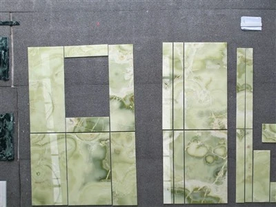Piastrelle in onice verde