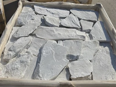 Rivestimento e angoli della parete in pietra casuale sciolti in quarzite bianca naturale